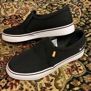 WORN ONCE Nike Slip Ons Sz 7